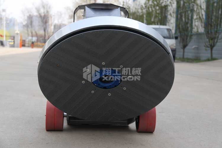 拋光機是為了讓地面表面有光澤，需要先研磨后才可以拋光。拋光分為粗拋和精拋，這時候可以使用拋光機，配合拋光墊，提高地面的光澤度。高速地坪拋光機讓你輕松完成地坪拋光工作，提高地坪亮度。