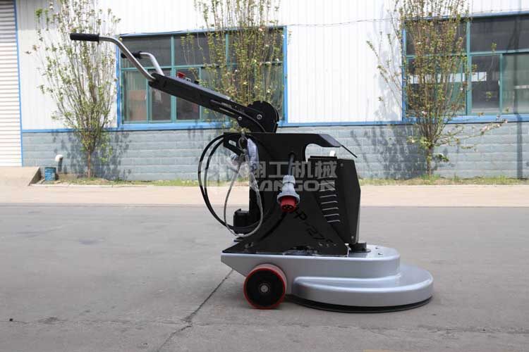 拋光機是為了讓地面表面有光澤，需要先研磨后才可以拋光。拋光分為粗拋和精拋，這時候可以使用拋光機，配合拋光墊，提高地面的光澤度。高速地坪拋光機讓你輕松完成地坪拋光工作，提高地坪亮度。