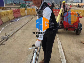 路面灌縫施工，選翔工機械瀝青灌縫機