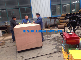 山東翔工機(jī)械小型壓路機(jī)發(fā)貨現(xiàn)場(chǎng)忙！