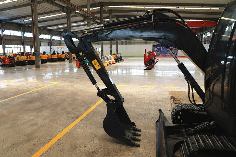 小型挖掘機(jī)使用破碎錘要注意什么？搞不好挖機(jī)報(bào)廢