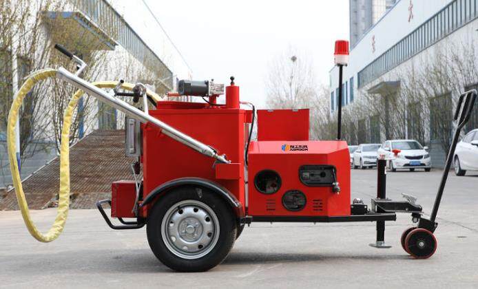 瀝青灌縫機(jī)磨合期，操作對了嗎